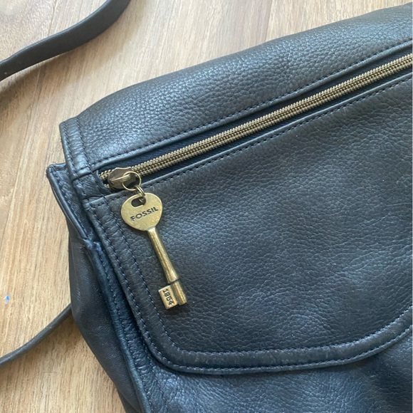 Fossil crossbody genuine leather flap bag - Picture 2 of 8